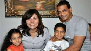 في ذكرى ميلاده.. أشرف مصيلحي موهبة هادئة رحلت مبكرًا 1 اشرف مصيلحي وزوجته وابنائه