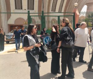 6 لقطات من جنازة نبيل سالم زوج الإعلامية سناء منصور.. الحزن على وجهها 2 جنازة نبيل سالم زوج الإعلامية سناء منصور