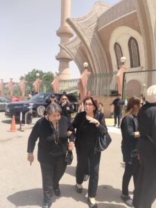 6 لقطات من جنازة نبيل سالم زوج الإعلامية سناء منصور.. الحزن على وجهها 4 جنازة نبيل سالم زوج الإعلامية سناء منصور