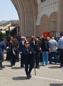 6 لقطات من جنازة نبيل سالم زوج الإعلامية سناء منصور.. الحزن على وجهها 5 جنازة نبيل سالم زوج الإعلامية سناء منصور