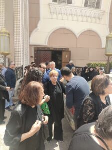 6 لقطات من جنازة نبيل سالم زوج الإعلامية سناء منصور.. الحزن على وجهها 8 جنازة نبيل سالم زوج الإعلامية سناء منصور