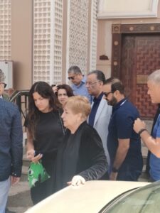 6 لقطات من جنازة نبيل سالم زوج الإعلامية سناء منصور.. الحزن على وجهها 9 جنازة نبيل سالم زوج الإعلامية سناء منصور