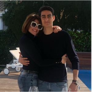 هيدي كرم مع ابنها