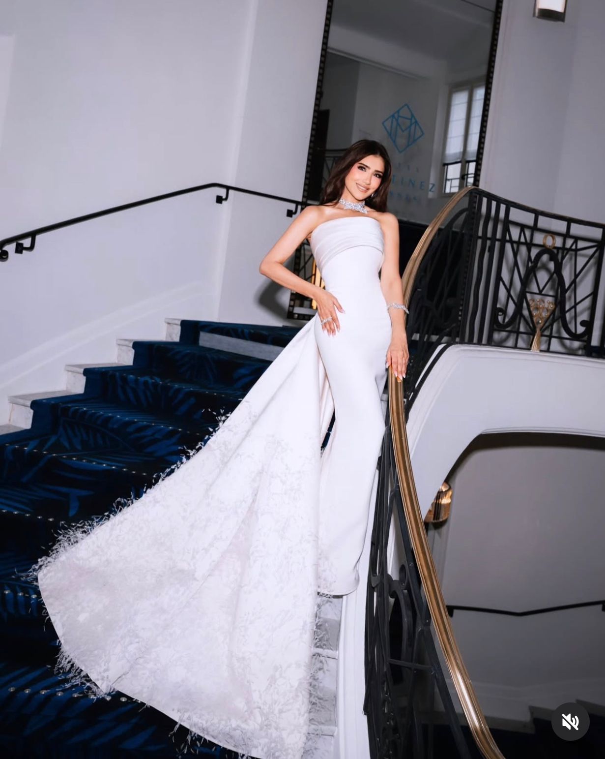 اطلالة راقية ل مي عمر