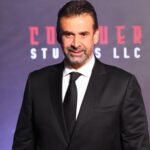 كريم عبد العزيز يحتفل بعرض فيلم المشروع X