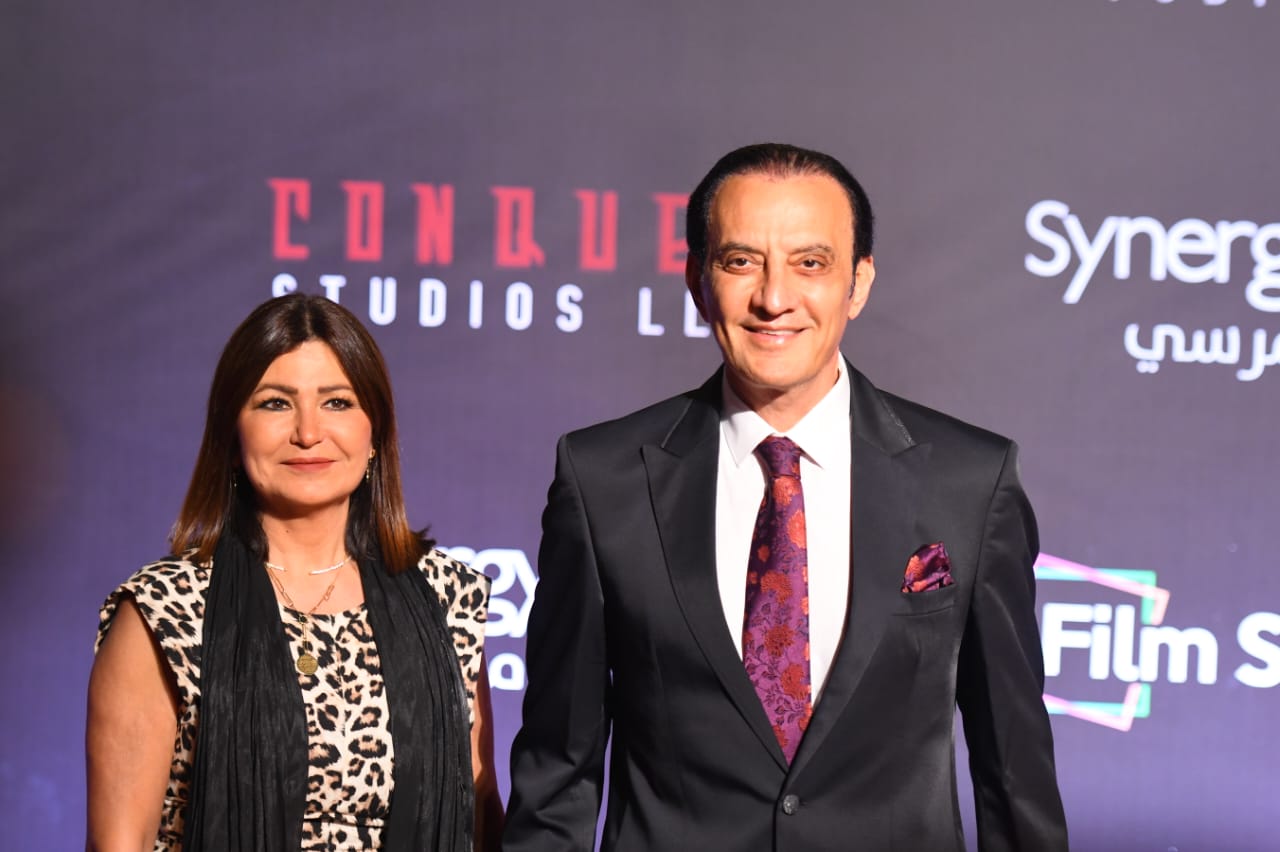 طارق علام ودينا رامز في العرض الخاص لـ فيلم المشروغ X