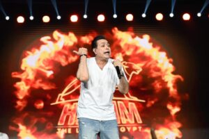 المغني حكيم