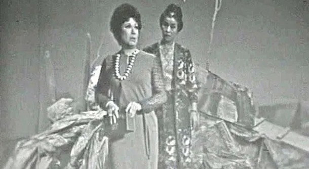 سميحة أيوب على خشبة المسرح