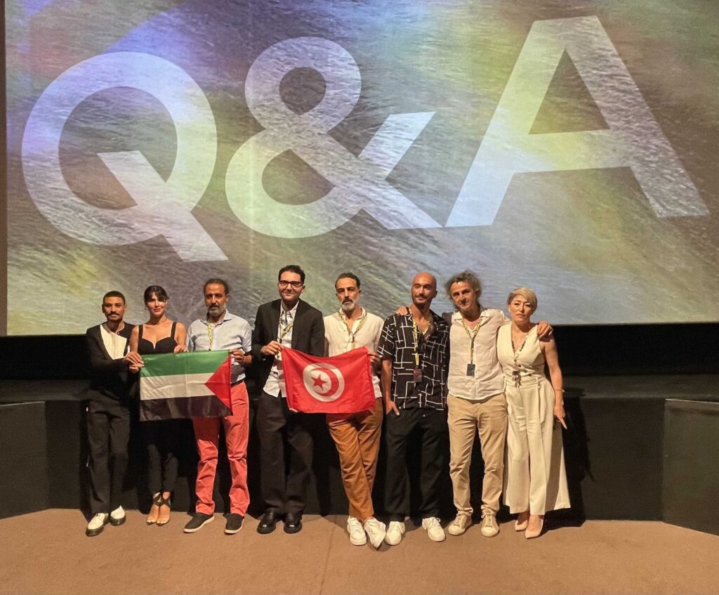 فريق عمل فيلم اغتراب