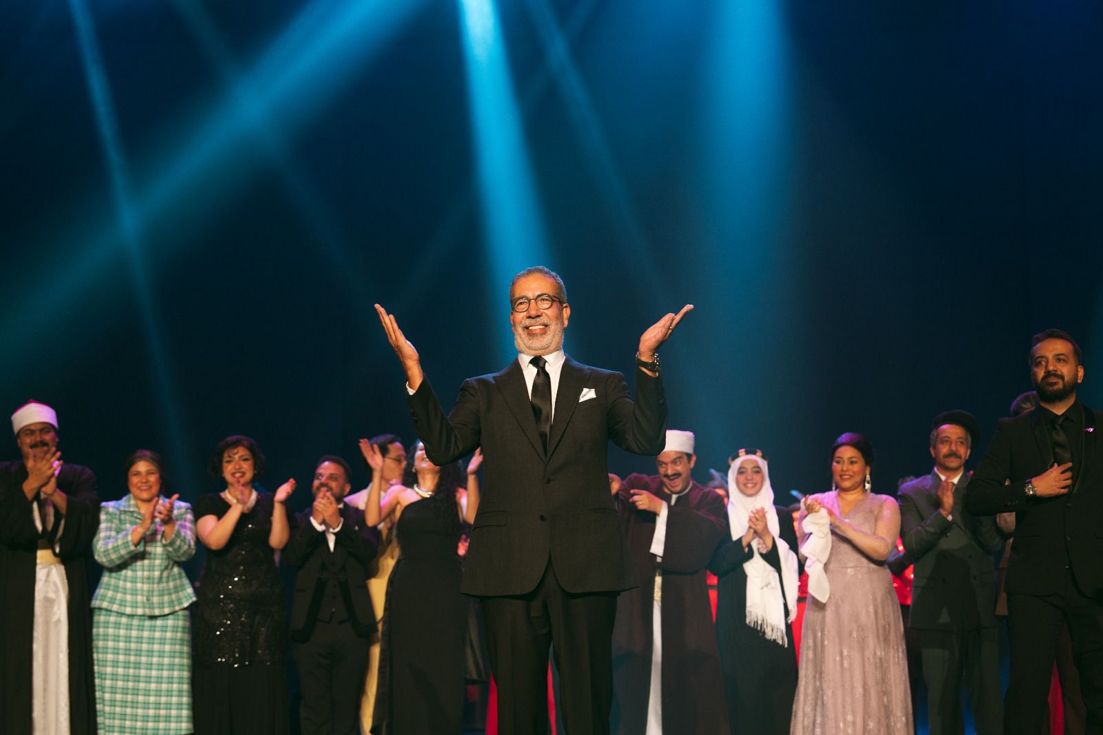في لمسة وفاء.. مدحت العدل يهدي مسرحية أم كلثوم إلى الراحل سامي العدل وابنه المخرج احمد سامي العدل