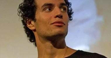 الفنان الفلسطيني آدم بكري