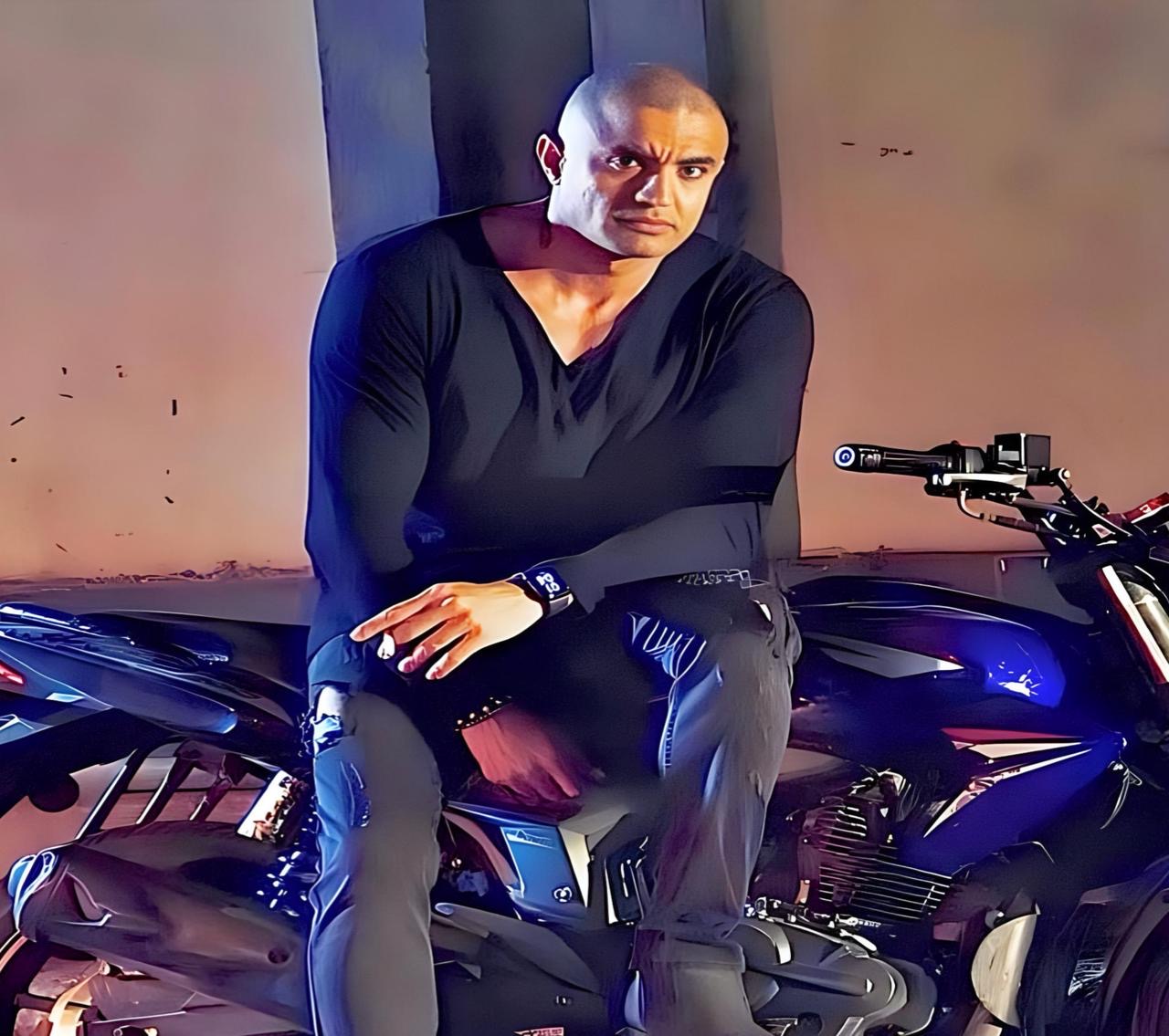 أحمد رمزي يكشف تفاصيل دوره في مسلسل “الكينج” وإصابته خلال التصوير(خاص)