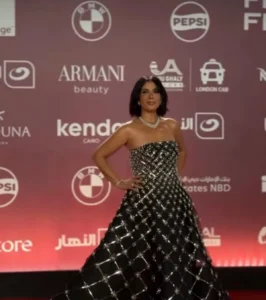 إطلالات ملكية.. نجوم الفن يتألقون على ريد كاربت مهرجان الجونة 5 987
