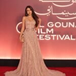 سلمى جلال تلفت الأنظار في افتتاح مهرجان الجونة السينمائي وتتابع عرض فيلمها التونسي الجديد IMG WA
