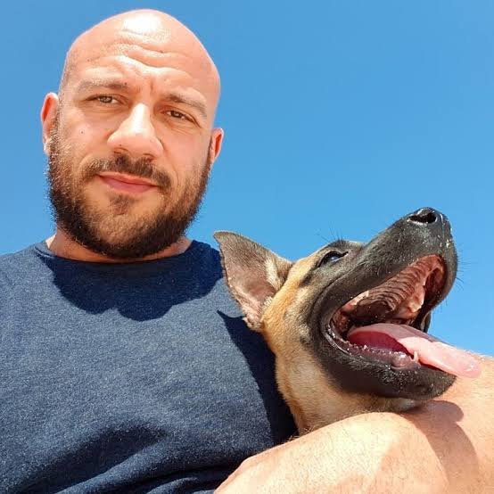 الفنان أحمد مكي الفنان أحمد مكي