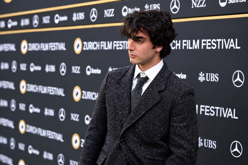 أنتوني إيبوليتو في شخصية سيلفستر ستالون في فيلم I Play Rocky أنتوني إيبوليتو في شخصية سيلفستر ستالون في فيلم I Play Rocky